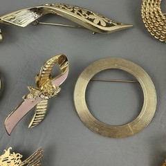 Vintage Brooch Pin Lot 14 Gold Tone Avon AJC Floral Mixed Costume