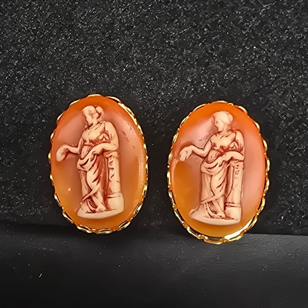 Roman Woman Portrait Cameo Clip On Earrings Acrylic Gold Tone Vintage NOS