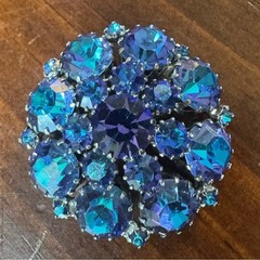 Vintage Rare Weiss Iridescent Color Changing Blue Purple Rhinestone Brooch Signe