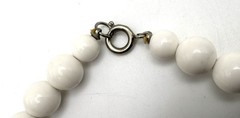 Vintage White 10mm Round Bead Necklace 27″ Plastic Lucite Acrylic Estate