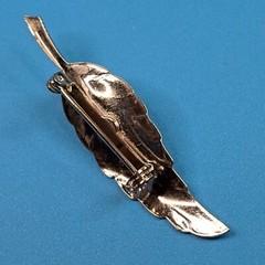 Smooth And Textured Silver Tone Leaf Fashion Brooch Lapel Pin Dark Stone