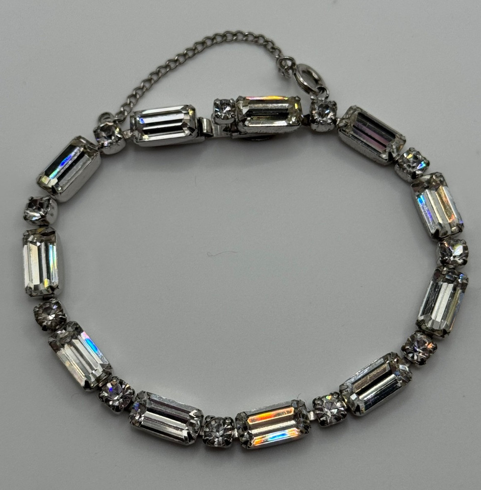 Vintage Weiss Rhinestone Bracelet Silver Tone