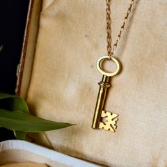 SUPERB CHUNKY ANTIQUE VICTORIAN ENGLISH 15K GOLD KEY TO MY HEART PENDANT c1860