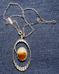 Agate Stone Set in Silver Tone Metal Pendant on 18″ Chain