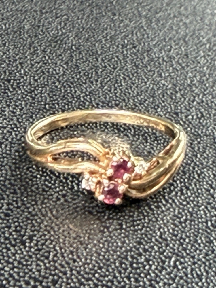 Solid 14k gold vintage pink sapphire diamond ring