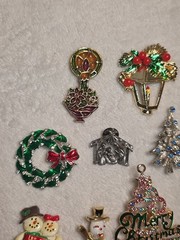Lot Of 23 Christmas Brooches Pins Holiday Snowmen Trees, Etc Enamel Rhinestone