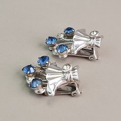 Vintage Flower Basket Rhinestone Clip On Earrings Blue Glass Silver Tone 1″