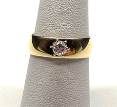 Pre-owned Vintage 14k Band with a 4mm Cubic Zirconia (CZ)