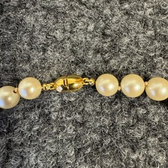 Vintage Monet 19″ Faux Pearl Single Strand Necklace Ivory Pearls Gold Tone Clasp