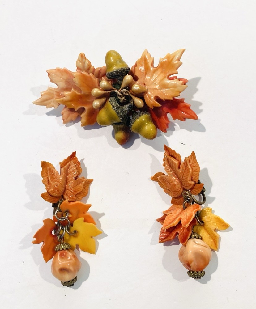 Vintage 1940s 1950s celluloid maple leaf & acorn pin earring set Fall Autumn