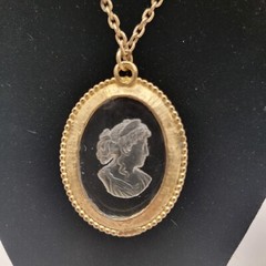 Vintage Glass Etched Victorian Gold Framed Cameo Pendent Necklace 23 Inches Long