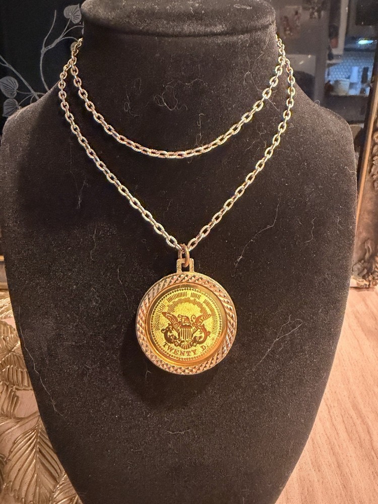 Vintage Bicentennial Replica 1776 Coin Pendant Gold Tone Necklace 13 Inch.
