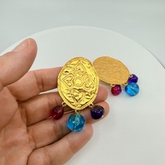 VTG Liz Claiborne Gold Tone Textured Heart Shield Colorful Glass Drop Earrings