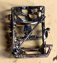Wishing Well Silver & Gold Tone Pin Brooch 1 1/2″ Vintage
