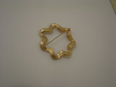 Sarah Coventry wreath pin 2.25″ diameter with white rhinestones