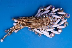 Vintage Fringe Tassel Spray Brooch Pin Gold-Tone 3.5″ AB Rhinestone White Enamel