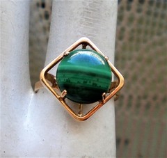 Vintage Designer Solid 14K Yellow Gold Malachite Cabochon Solitaire Ring 14kt