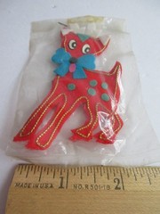 Red Felt Reindeer Pin Red Deer Christmas Made in Japan MCM Kitchy Vintage NEW