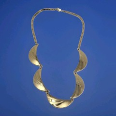 Vintage Gold Tone Scalloped Link Necklace Herringbone Chain 17 Inches Unsigned