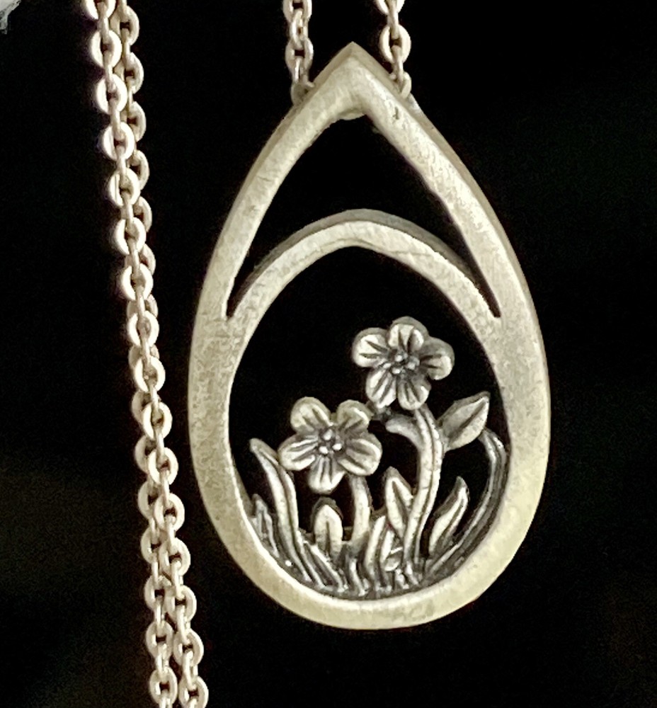 Vintage MEDICI Signed Flower Teardrop Pendant Chain 18in Necklace Lovely Ladies