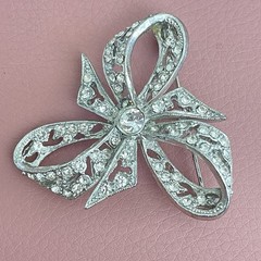 Vintage Hattie Carnegie Bow Rhinestone Brooch Signed 1.5 Inches