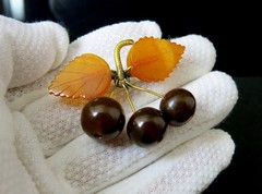 Vintage Baltic Amber Grapes Brooch USSR Gold Plated Pin