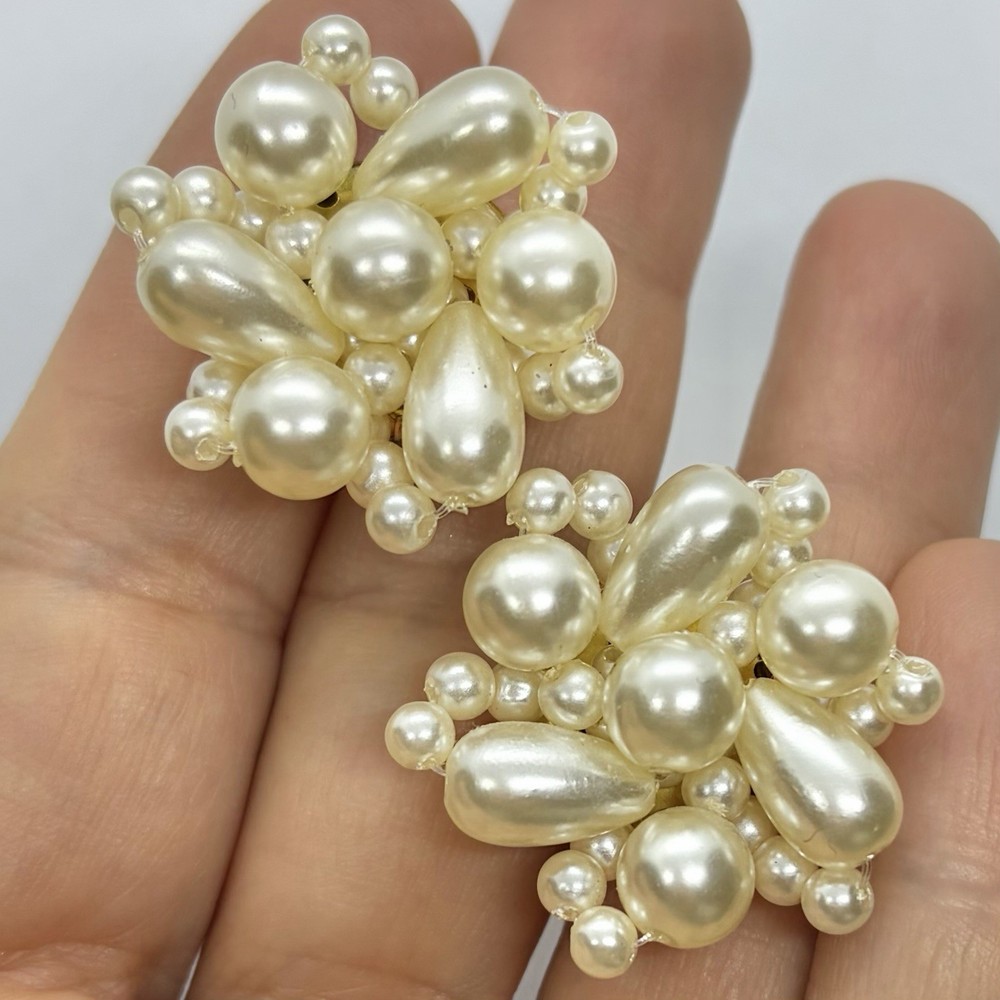 Vtg Bold Large Cream Faux Pearl Teardrop Bead Cluster Statement Earrings Post
