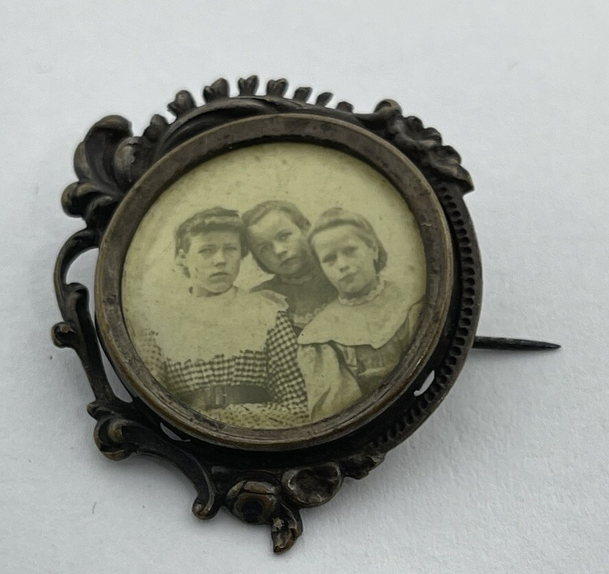 Antique 3 Sisters Photo Portrait Momento Mori Mourning Art Nouveau Brass Brooch