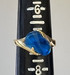 LADY REMINGTON BLUE AUSTRIAN CRYSTAL GOLD TONE VINTAGE RING SIZE 7