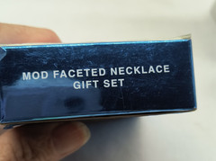 AVON “Mod Faceted” Necklace Gift Set w/Earrings, 2008 in Original Box #71