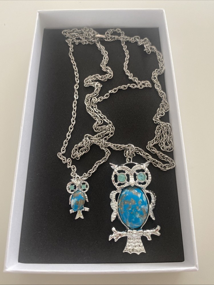 Vintage-style silver-tone owl pendant featuring a faux turquoise
