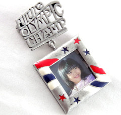 NOS VTG c1980’s DANECRAFT FUTURE OLYMPIC CHAMP PHOTO FRAME SPORTS MOM BROOCH PIN