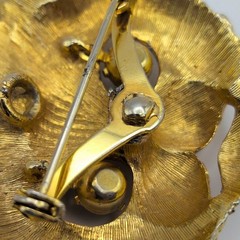 Vintage Gold Tone Cat Face Brooch/Pendant Dangling Rhinestone Eyes 1.75in