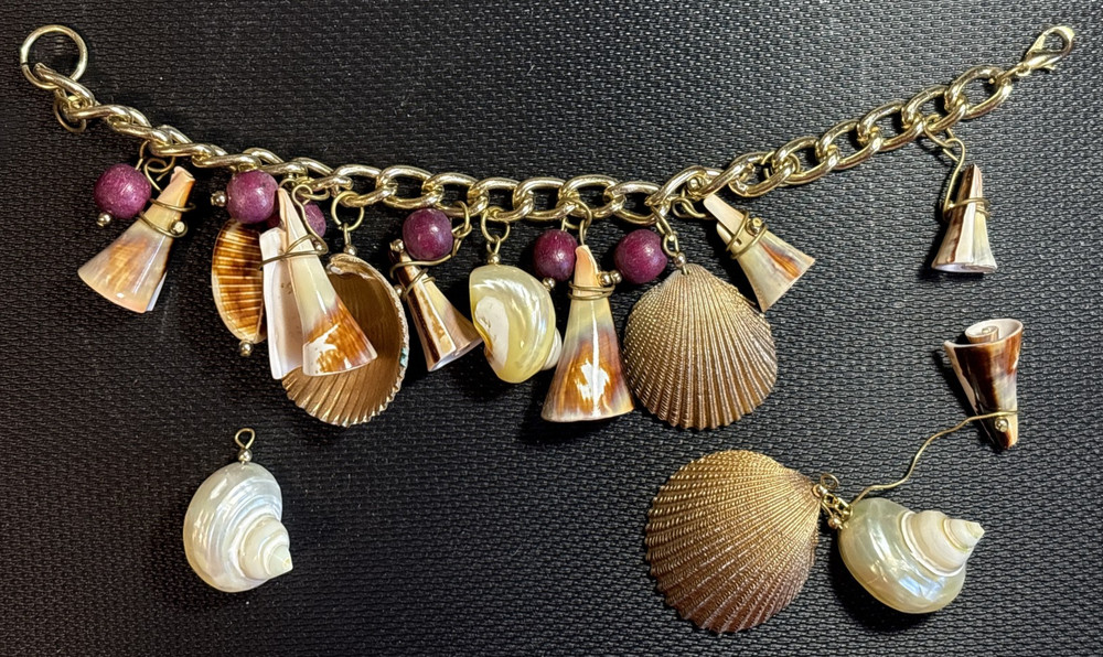 Charm Bracelet Seashell Charm 1980s-1990s Collectible – Needs work