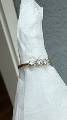 Beautiful 18k and diamond antique vintage ring