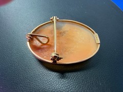 Beautiful Vintage 14K Gold Hand Carved Shell Cameo Brooch Pendant