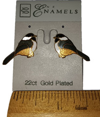 Vtg FINE ENAMELS 22ct Gold Plated Metal Chickadee Bird Pierced Stud Earrings 1″