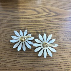 Sarah Coventry White Enamel Flower Pin & Earring Set ~ “Fashion Petals” ~ 1968