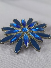 Vintage Star Burst Sky-Blue/Sapphire-Blue Resin Silver Tone Brooch Pin