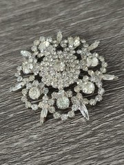 Weiss Brooch Pin Crystal Starburst snowflake Vintage 2.25″