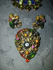 2x Vintage Rhinestone Brooches And Earrings Sets Gold Setting Beautiful