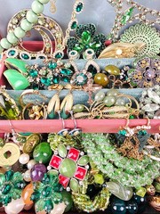 Grandma’s Vintage Green Jewelry Lot Some Signed 1.10lb All Wearable/Resellable