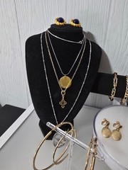 Elegant, Nice Gold/Silver Tone Jewelry Lot Some Signed