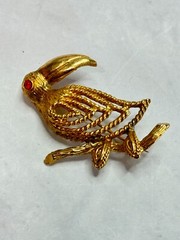 Rare Vintage Designer Edlee Goldplate Filigree Macaw Parrot Bird Brooch Pin