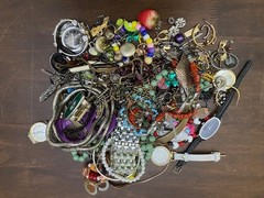 2.44 Pound Wearable Vintage To Modern Costume Jewelry Lot 100+ Pieces (H)