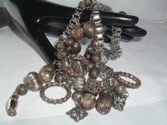 VINTAGE ROXSANN SIGNED RUNWAY ETCHED LINK CHUNKY BRASS DANGLE CHARM NECKLACE