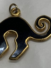 Metropolitan Museum of Art Cat Pendant Black Enamel Signed MMA 1985 Peruvian Exh