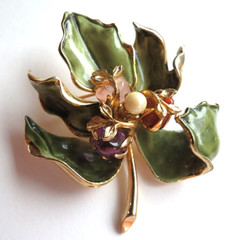 MINT Book Piece – Francois by Coro Enamel Leaf Pin Pearl & Chalcedony Stones