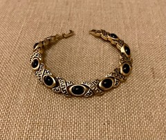Vintage Gold Tone Acrylic Faux Onyx Bracelet 7.25″ Length Retro