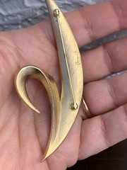 VTG Crown Trifari Brushed Gold Tone Split Leaf Pin Brooch 1955-1969 Philippe Era